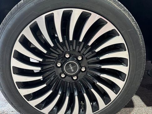 Used 2021 Lincoln Navigator L Black Label w/ Cargo Convenience Package image 9