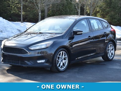 Used 2015 Ford Focus SE w/ Equipment Group 201A image 3