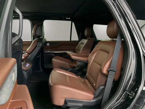 Used 2025 Lincoln Navigator Reserve AWD/4WD image 10