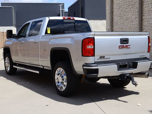 Used 2017 GMC Sierra 2500 Denali w/ Duramax Plus Package AWD/4WD image 3