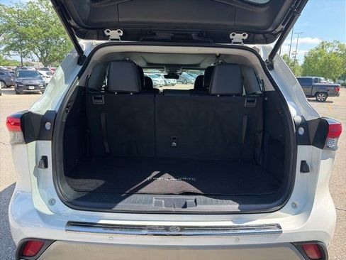 Used 2021 Toyota Highlander Platinum AWD/4WD image 16