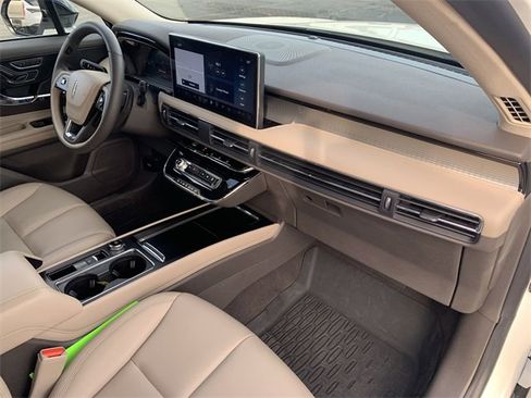 Used 2024 Lincoln Corsair AWD image 29