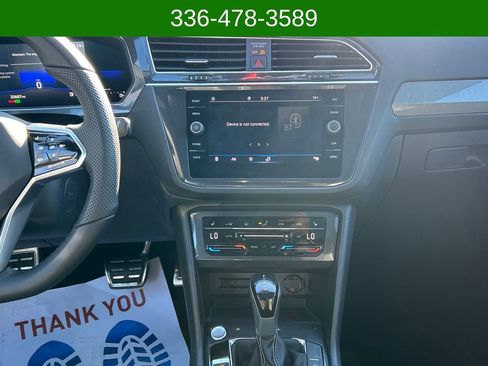 Used 2022 Volkswagen Tiguan SE R-Line image 17