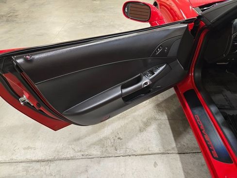 Used 2006 Chevrolet Corvette Base 2D Convertible w/ Preferred Equipment Group image 9