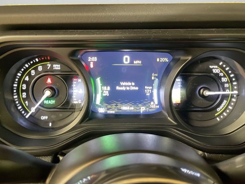 Used 2025 Jeep Wrangler Unlimited Sahara AWD/4WD image 18