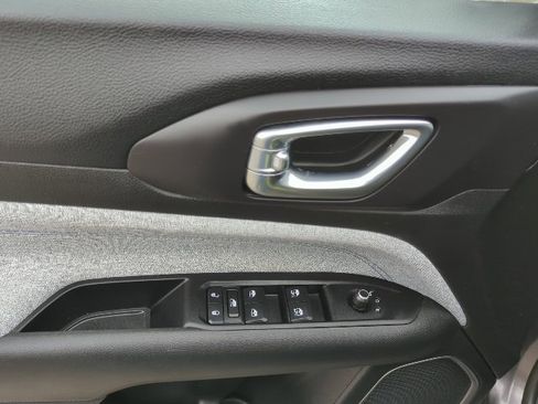 Certified 2022 Jeep Compass Latitude image 18