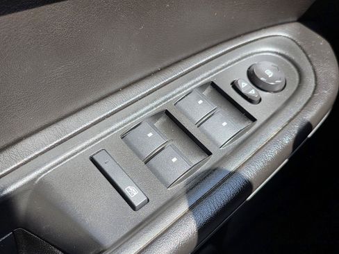 Used 2017 Chevrolet Traverse LT FWD image 9