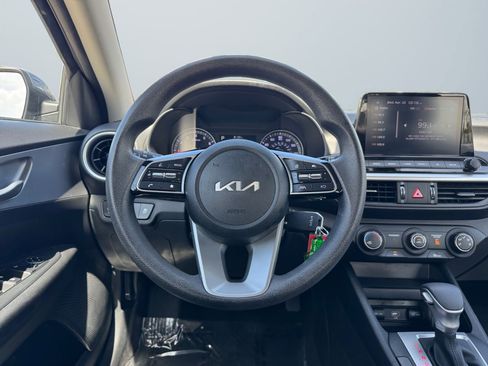 Used 2023 Kia Forte LXS w/ LXS Technology Package image 11