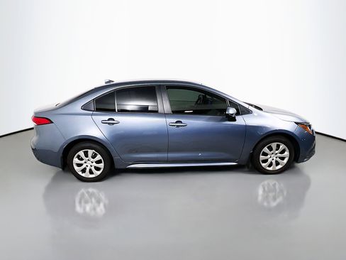 Used 2025 Toyota Corolla LE image 3