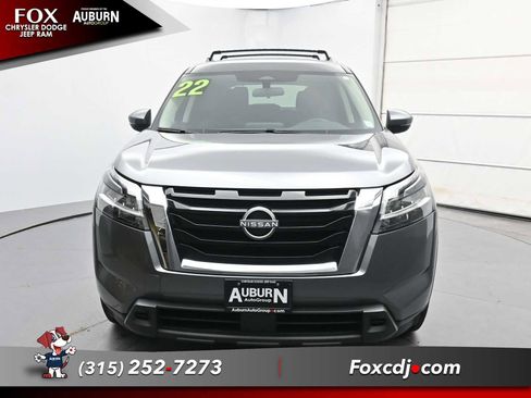 Used 2022 Nissan Pathfinder SV image 3