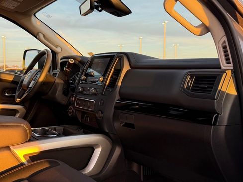 Used 2024 Nissan Titan SV w/ SV Convenience Package image 22
