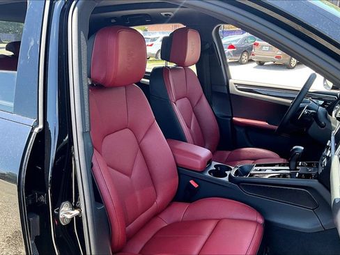 Used 2025 Porsche Macan AWD/4WD image 29