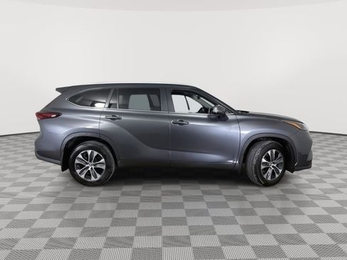 Used 2024 Toyota Highlander XLE image 17