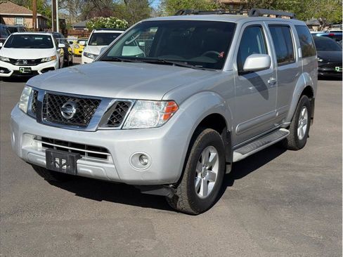 Used 2012 Nissan Pathfinder SV image 2