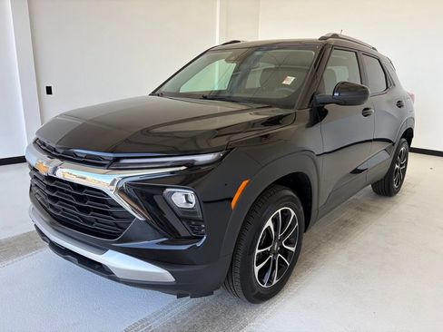 Used 2024 Chevrolet TrailBlazer LT w/ LT Cold Weather Package AWD/4WD image 16