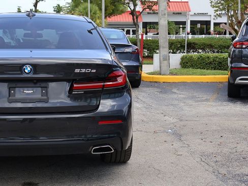 Used 2023 BMW 530e w/ Premium Package image 17