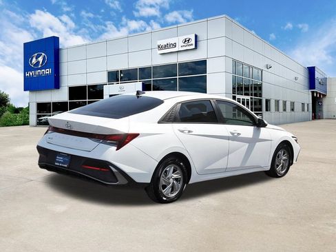 Certified 2026 Hyundai Elantra SE FWD image 5