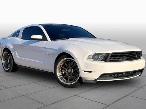 Used 2012 Ford Mustang GT Premium w/ Electronics Pkg RWD image 3