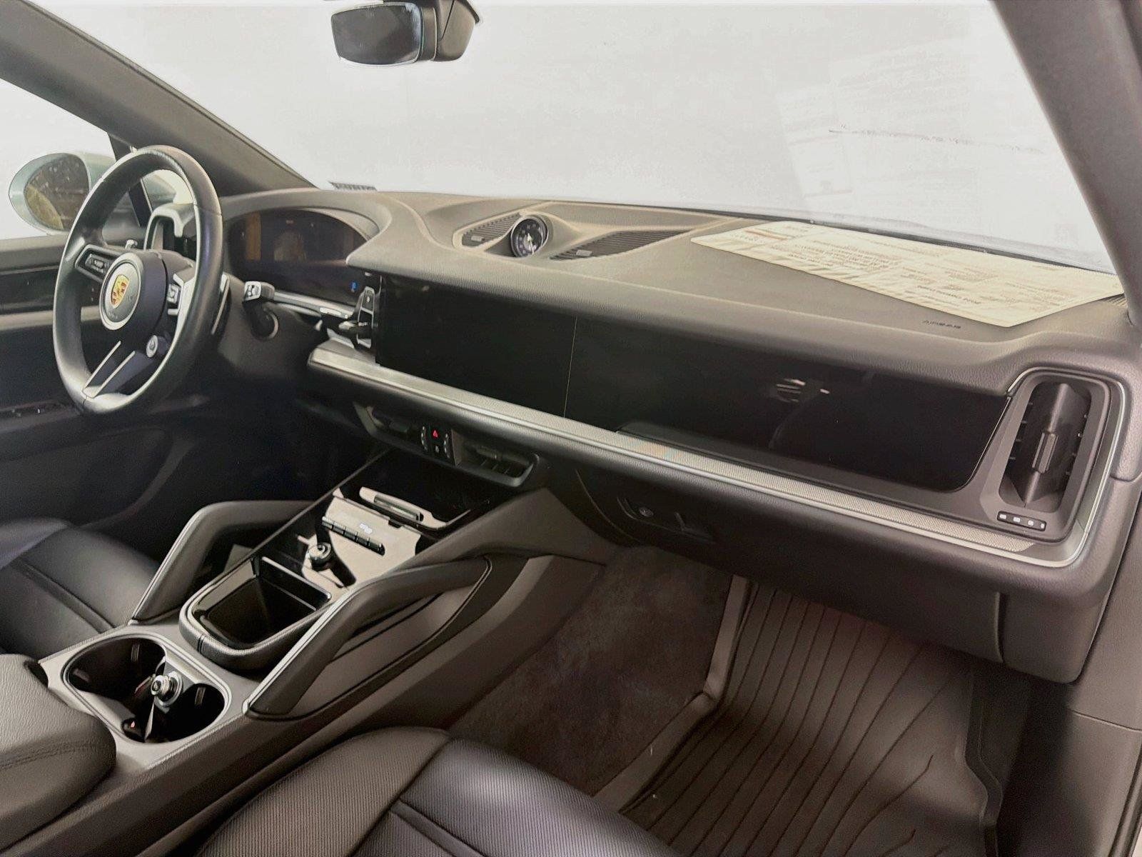 Certified 2024 Porsche Cayenne Coupe AWD/4WD image 29