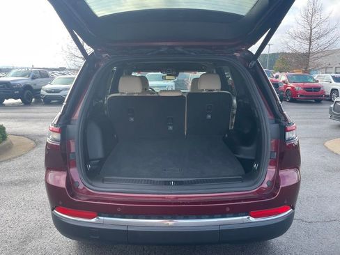 Used 2024 Jeep Grand Cherokee Limited image 7