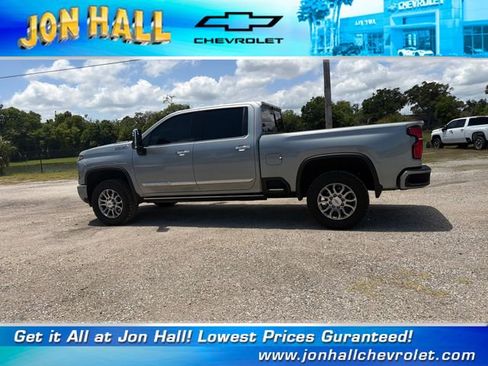 Used 2025 Chevrolet Silverado 2500 High Country w/ High Country Premium Package AWD/4WD image 6