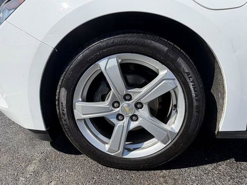 Used 2018 Chevrolet Volt LT w/ Comfort Package FWD image 3