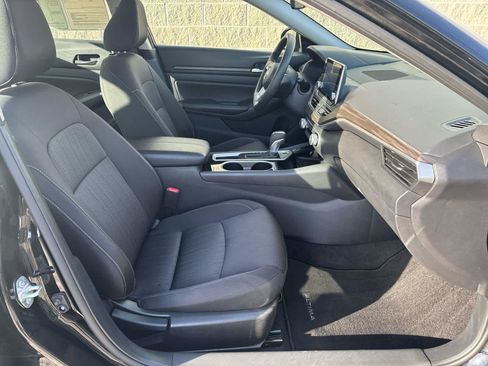 Used 2024 Nissan Altima 2.5 SV image 14