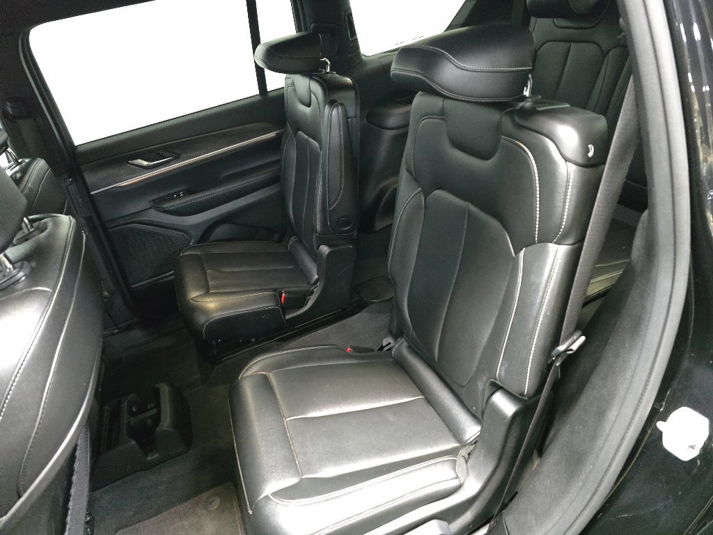 Used 2024 Jeep Grand Cherokee L Limited w/ Black Appearance Package AWD/4WD image 31