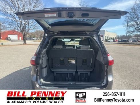 Used 2020 Toyota Sienna XLE image 18