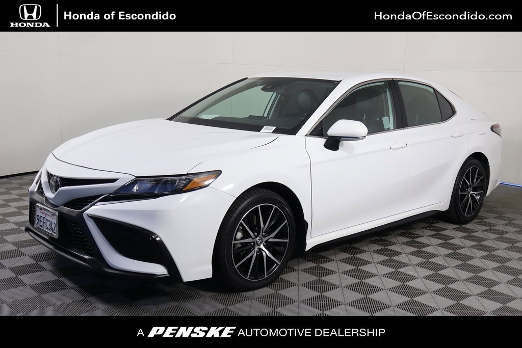 Used 2023 Toyota Camry SE FWD image 1