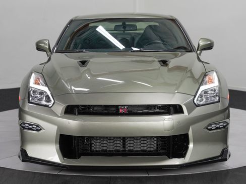 Used 2024 Nissan GT-R T-spec Dual-clutch 6-Speed Tra w/ Floor Mat Package image 10