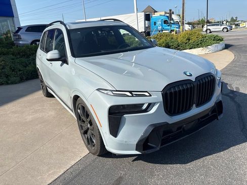 Used 2024 BMW X7 xDrive40i w/ M Sport Package AWD/4WD image 4