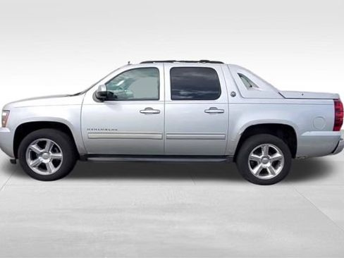 Used 2013 Chevrolet Avalanche LT image 5