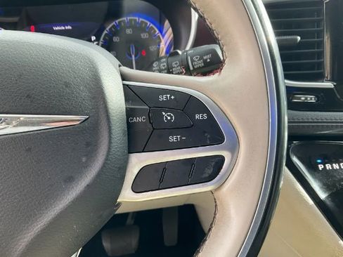 Used 2017 Chrysler Pacifica Limited FWD image 29