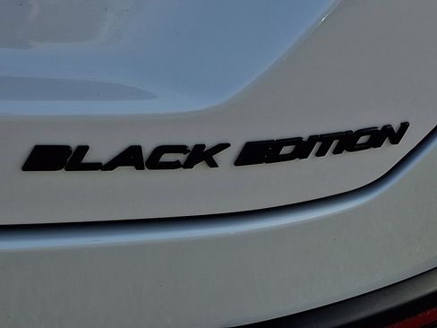 Used 2025 Honda Pilot Black Edition image 31