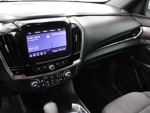 Used 2022 Chevrolet Traverse LT FWD image 16