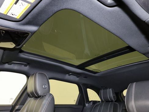 Used 2019 Land Rover Range Rover Velar S image 12