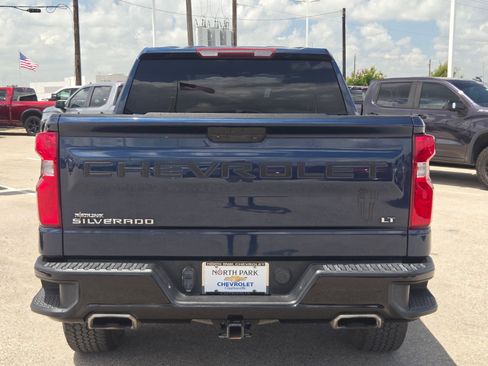 Used 2021 Chevrolet Silverado 1500 LT Trail Boss w/ Bed Protection Package AWD/4WD image 4