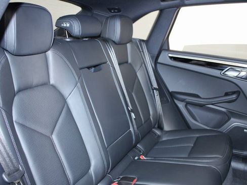 Certified 2025 Porsche Macan image 22