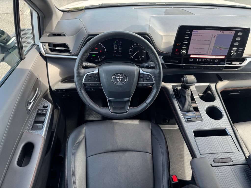 Used 2024 Toyota Sienna XSE FWD image 23