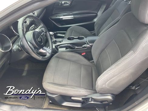 Used 2016 Ford Mustang Convertible RWD image 10