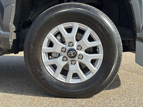 Certified 2025 Toyota Tacoma SR5 AWD/4WD image 8