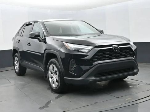 Used 2023 Toyota RAV4 LE AWD/4WD image 2