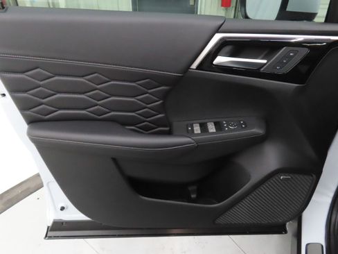 New 2026 Mitsubishi Outlander SEL FWD image 9