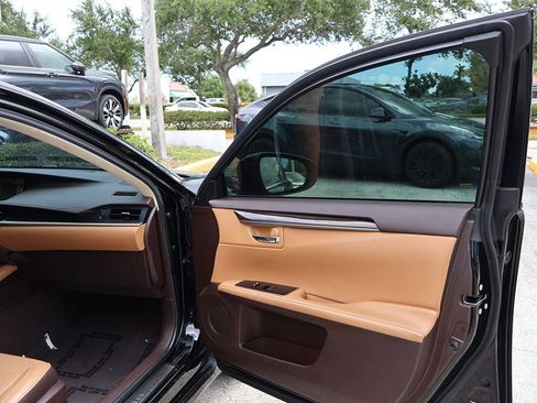 Used 2017 Lexus ES 350 w/ Luxury Package FWD image 26
