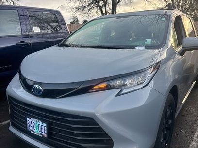 Used 2025 Toyota Sienna XLE Woodland Edition