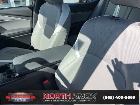 Used 2025 Toyota Camry LE image 4