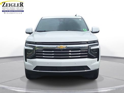 Used 2025 Chevrolet Tahoe LT AWD/4WD image 2