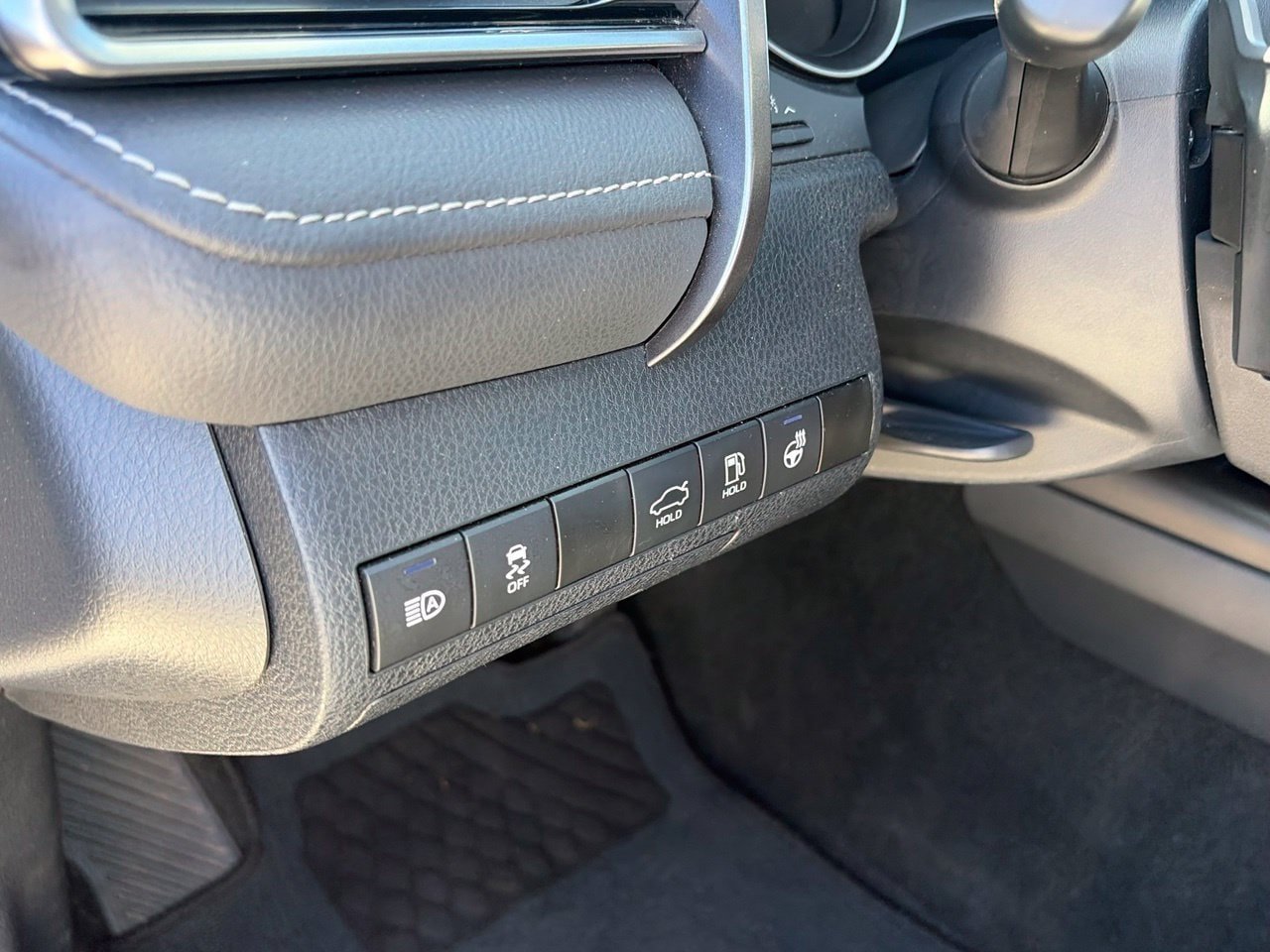 Used 2024 Toyota Camry SE w/ Cold Weather Package FWD image 7