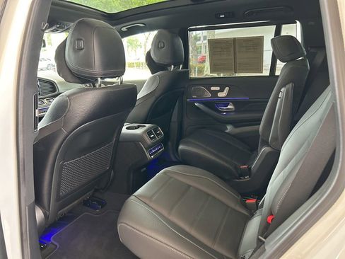 Used 2025 Mercedes-Benz GLS 450 4MATIC image 31